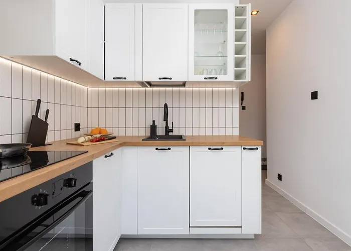 Marina Corner By Renters غدينيا